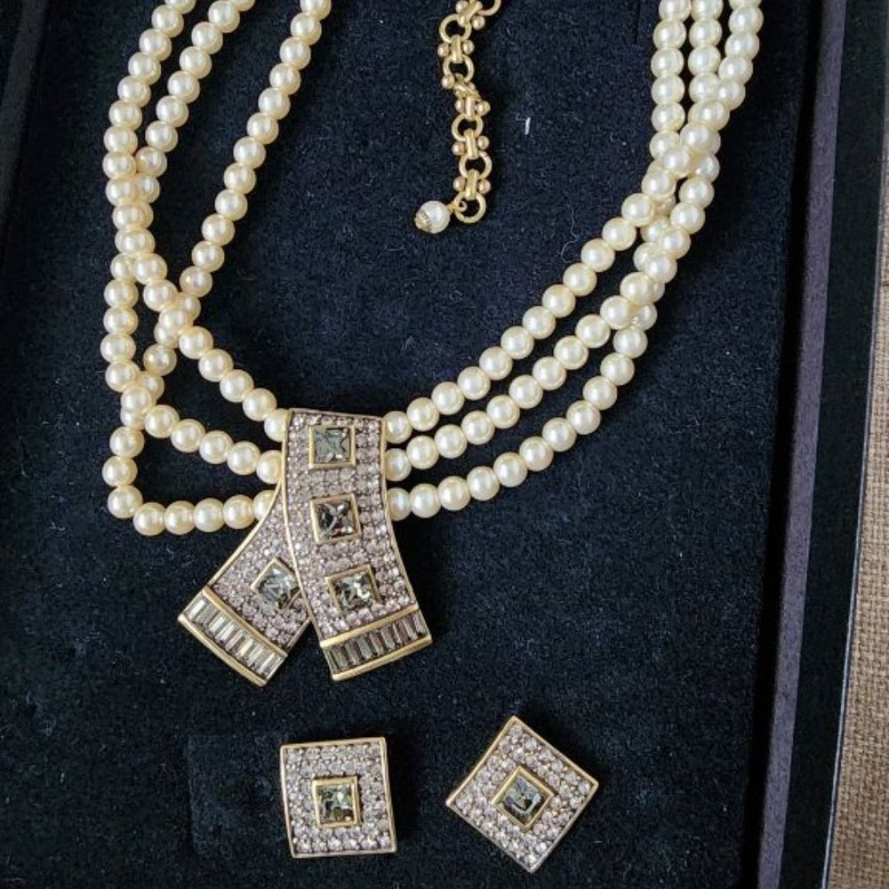 HEIDI DAUS PEARL CRYSTAL PERIDOT TRIPLE STRAND EARRING AND NECKLACE SET